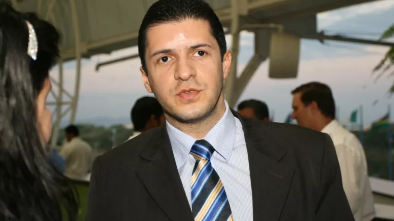 Juiz de Cuiabá determina suspensão de descontos não autorizados em benefício previdenciário de idoso