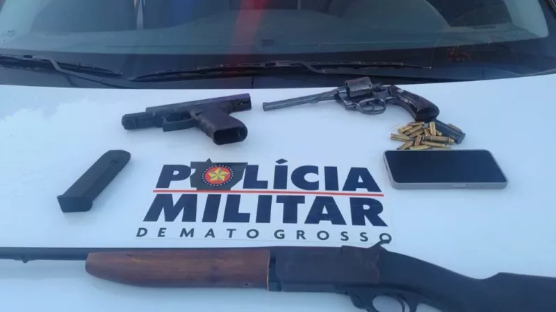 PM desarticula quadrilha e apreende arma de fogo de facção em São José dos Quatro Marcos