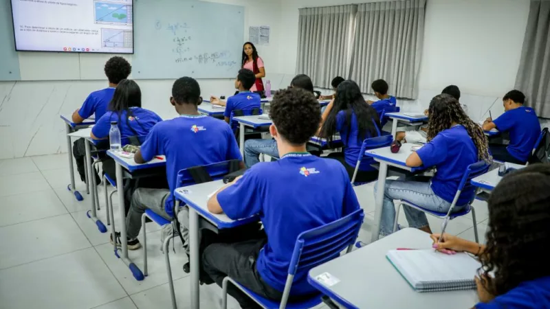 Comunidade escolar vai decidir sobre conversão de 28 novas escolas para o modelo cívico-militar