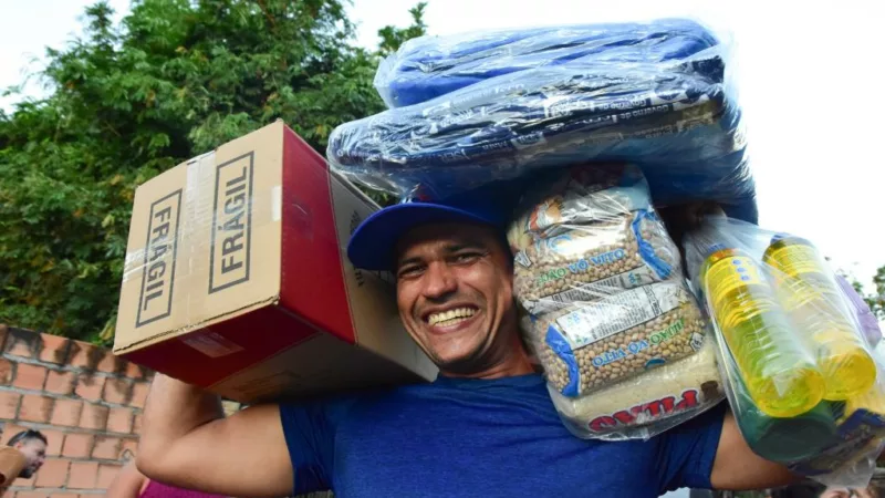 Governo de MT entrega cestas de alimentos e brinquedos a famílias de Sinop