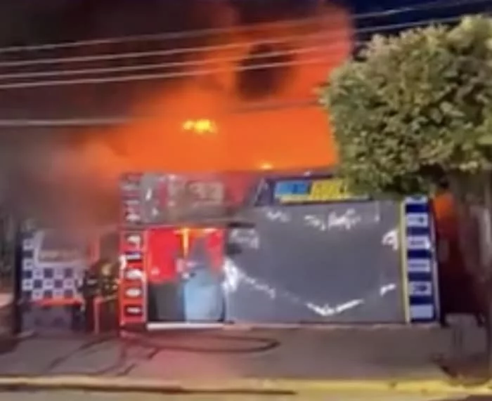 Incêndio destrói empresa no centro de Sinop; fotos