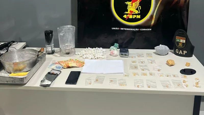Polícia Militar prende cinco homens por tráfico e apreende mais de cem porções de drogas em VG