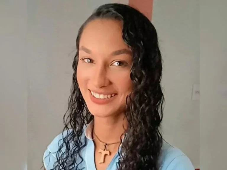 Sinop: mulher morre em grave acidente entre moto e carreta