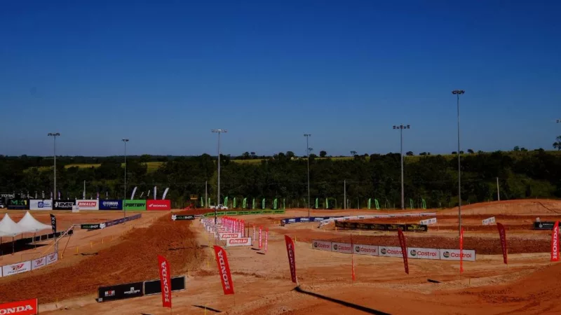 “Pista de motocross foi construída para proporcionar espetáculos e valorizar habilidade dos pilotos”, afirma construtor