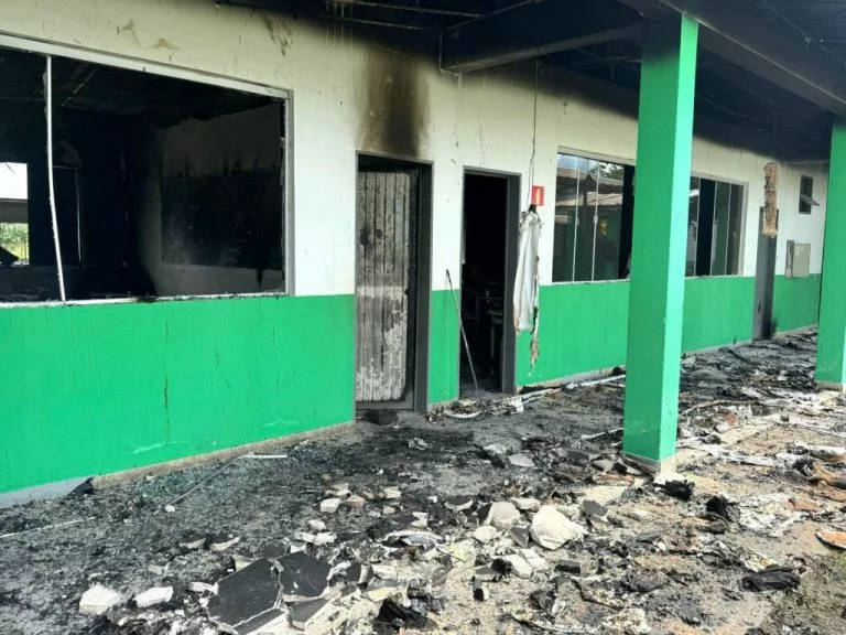 Sinop: incêndio de grandes proporções causa vários danos em escola