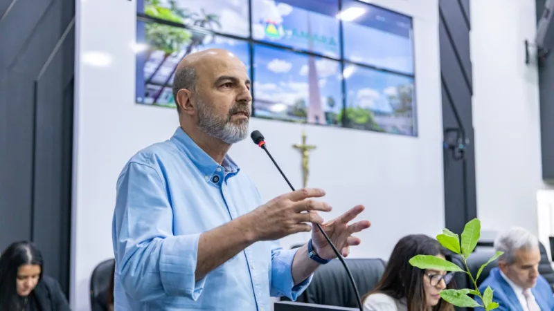 Secretário assegura entrega de 100% dos uniformes e kits escolares este mês