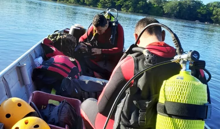 Corpo de homem que se afogou após barco virar no Nortão é resgatado pelos bombeiros