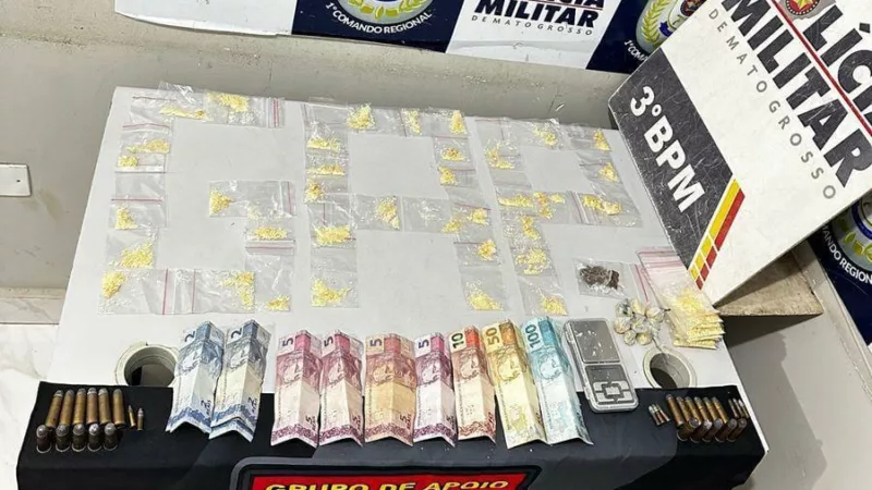 Policia Militar prende três homens por tráfico, apreende munições e 83 porções de drogas
