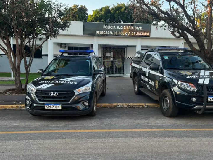 Membros de facção envolvidos em extorsões contra comerciantes são alvo de operação da Polícia Civil em Jaciara