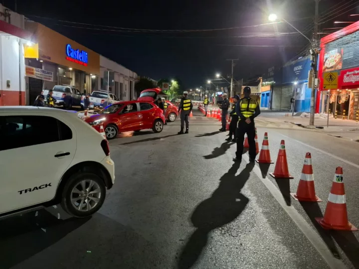 Operações Lei Seca terminam com 12 motoristas presos por embriaguez em Cuiabá