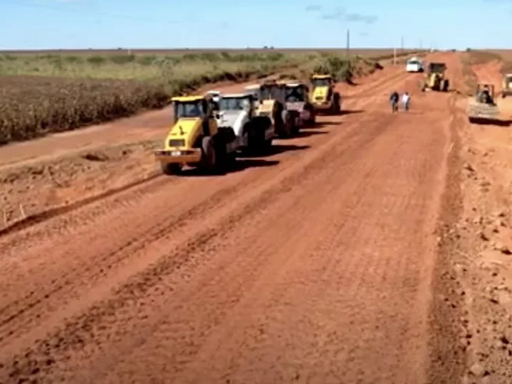 Asfaltamento de estrada entre Claudia e Santa Carmem desafogará MT-423 em Sinop, avalia prefeito