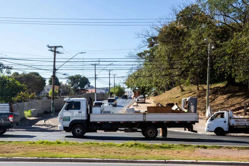 Prefeitura leva cata-treco ao CPA III, Santa Inês, Cohab Nova e outros 15 bairros