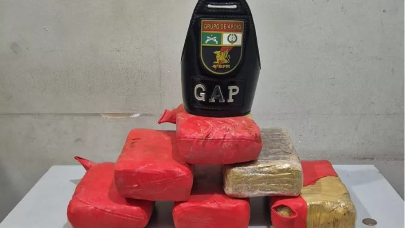 Polícia Militar prende homem por tráfico de drogas e apreende tabletes de maconha