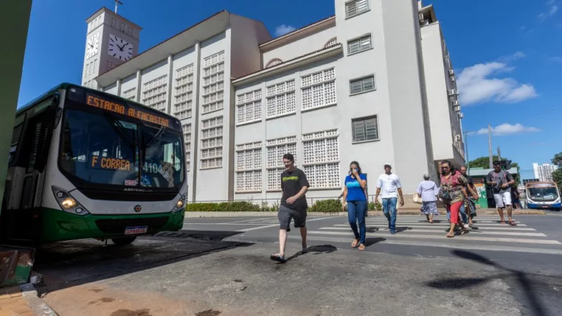 Prefeito anuncia nova medida para garantir segurança de pedestres no transporte coletivo de Cuiabá