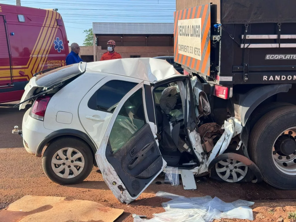 Condutor morre após bater carro na traseira de carreta em Mato Grosso