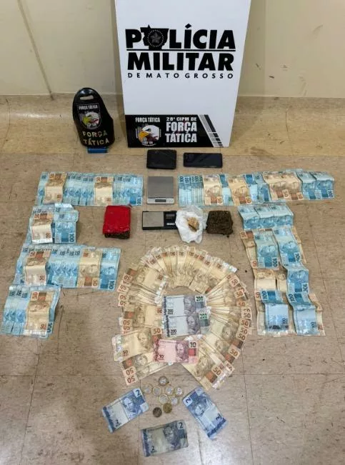 Força Tática conduz dupla por tráfico de drogas e apreende R$ 10,5 mil em dinheiro do crime