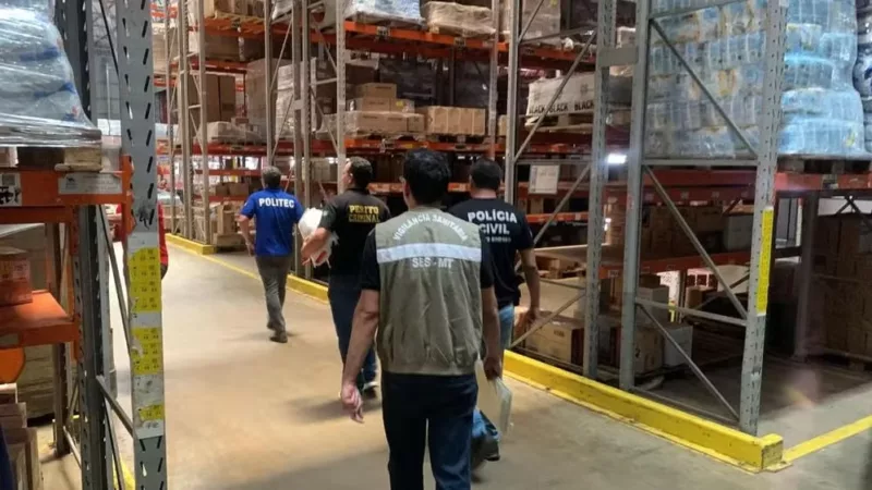 Mais de 7 mil garrafas de uísque com suspeita de adulteração são apreendidas em Várzea Grande