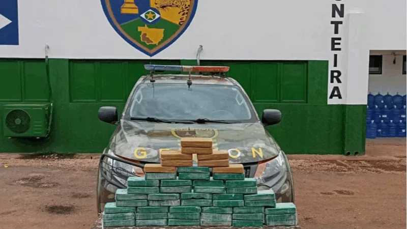 Gefron apreende 48 tabletes de cocaína e causa prejuízo de R$ 864 mil às facções criminosas