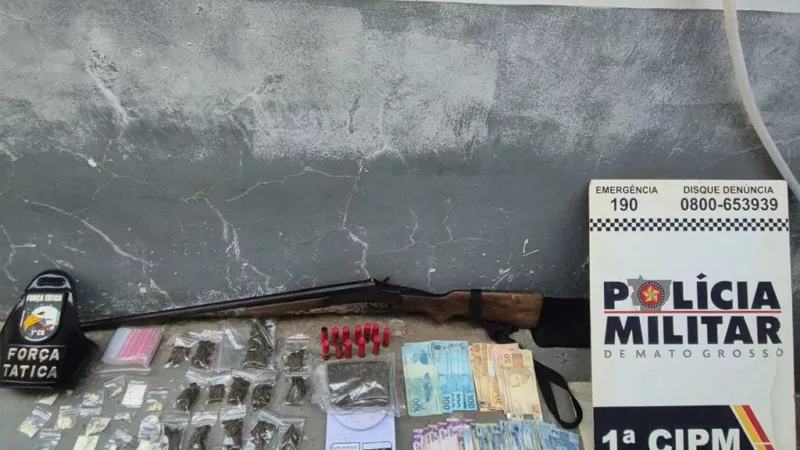 Polícia Militar desarticula ponto de tráfico de drogas e apreende arma em Chapada dos Guimarães