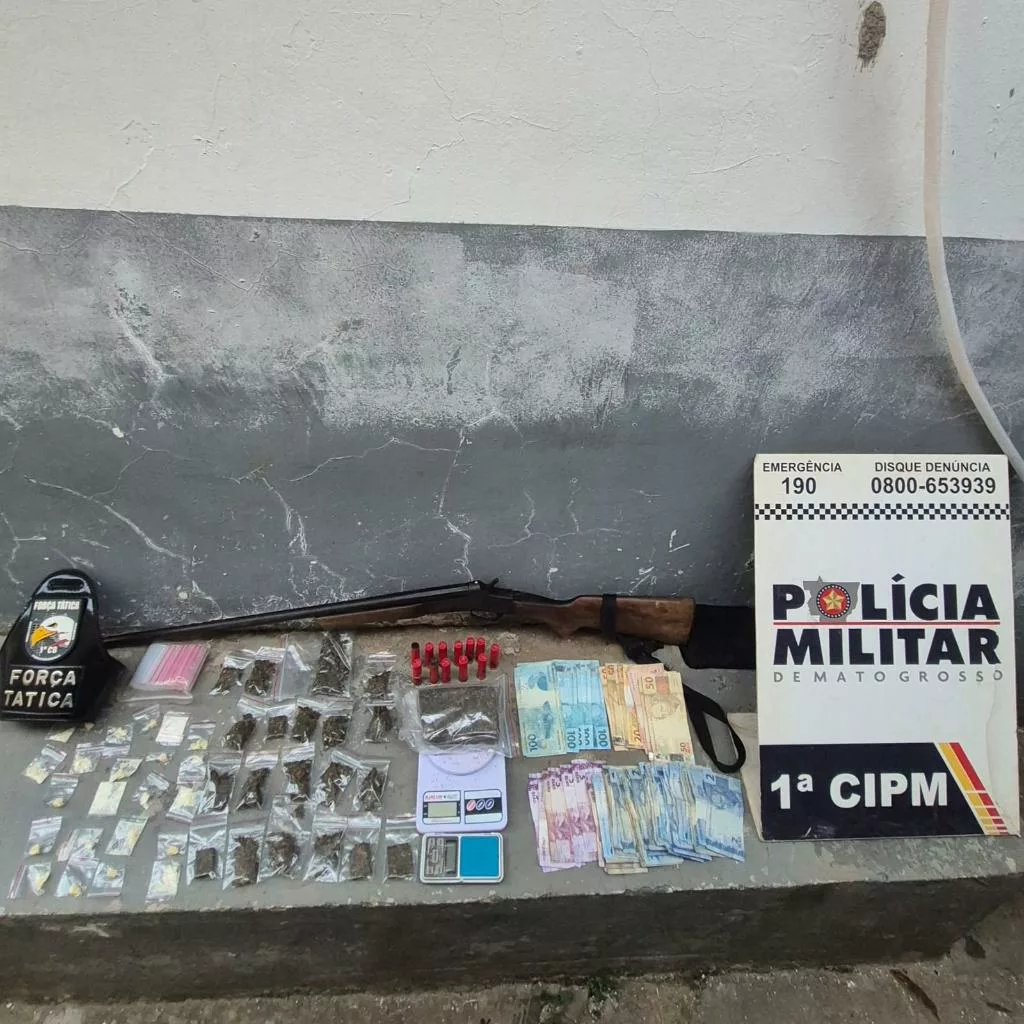 Polícia Militar desarticula ponto de tráfico de drogas e apreende arma em Chapada dos Guimarães