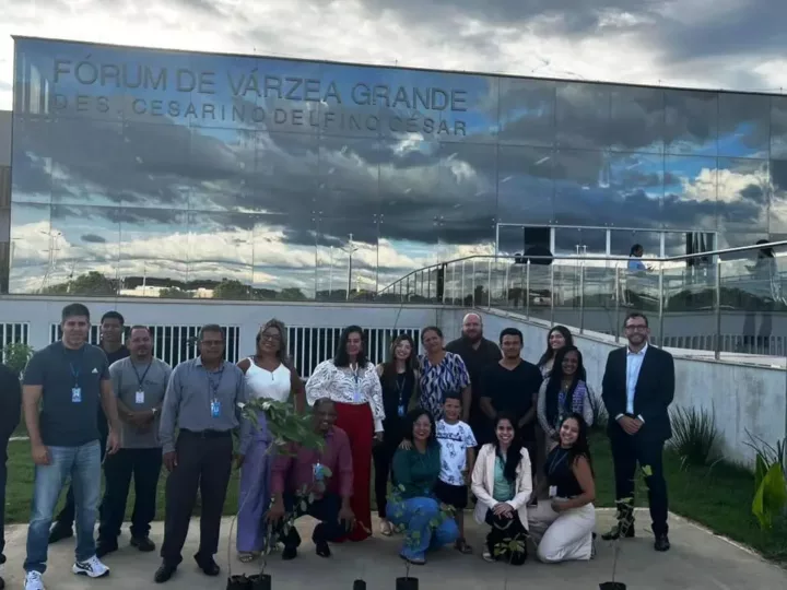 Plantio de árvores simboliza compromisso ambiental no encerramento do ReciclaJud em Várzea Grande