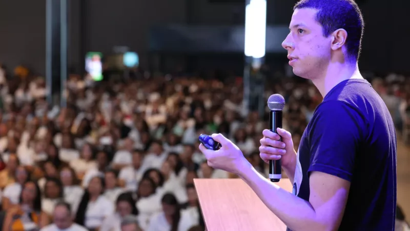 Fotógrafo e escritor autista fala sobre autonomia e diversidade em evento do TJMT