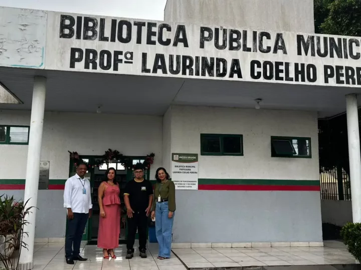 Fórum de Várzea Grande entrega recicláveis a biblioteca e ONGs de proteção animal