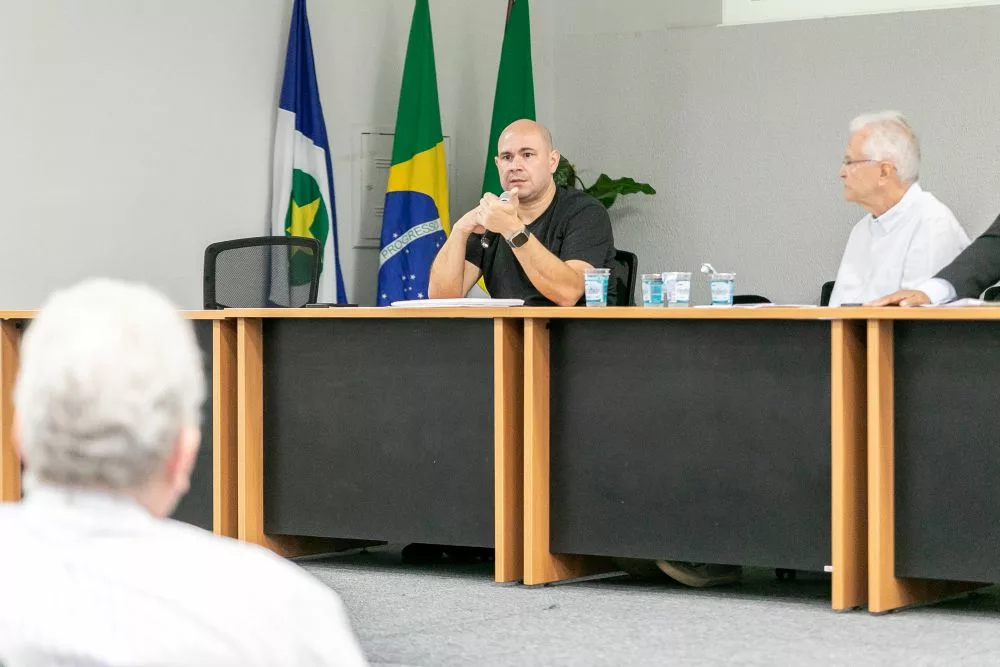 Pedido de vista adia encaminhamento dos projetos de lei para Câmara Municipal