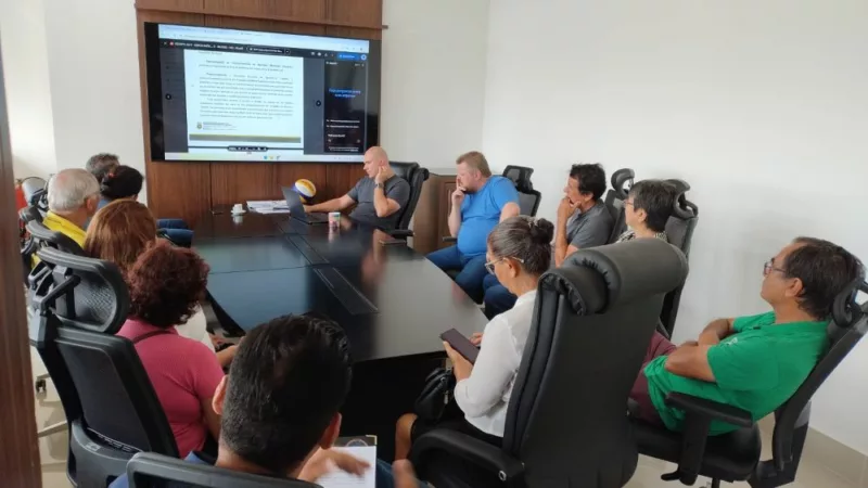 Prefeito ouve permissionários e reforça intenção de romper contrato do novo mercado