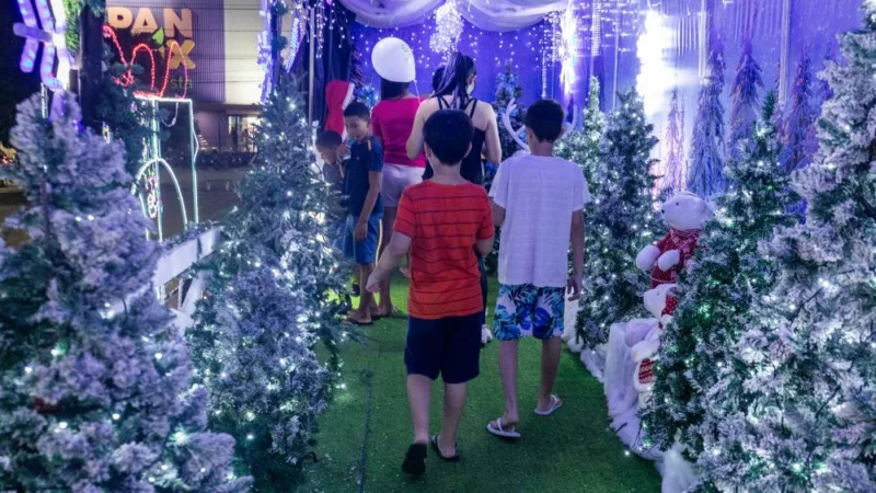 Carreta de Natal leva magia e diversão ao bairro Pedra 90 neste sábado