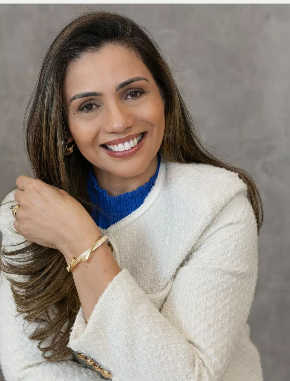 Ousadia Literária: Cristiane Oliveira Henriques Lança “REFAMÍLIA” e Propõe Novo Neologismo ao Dicionário Brasileiro