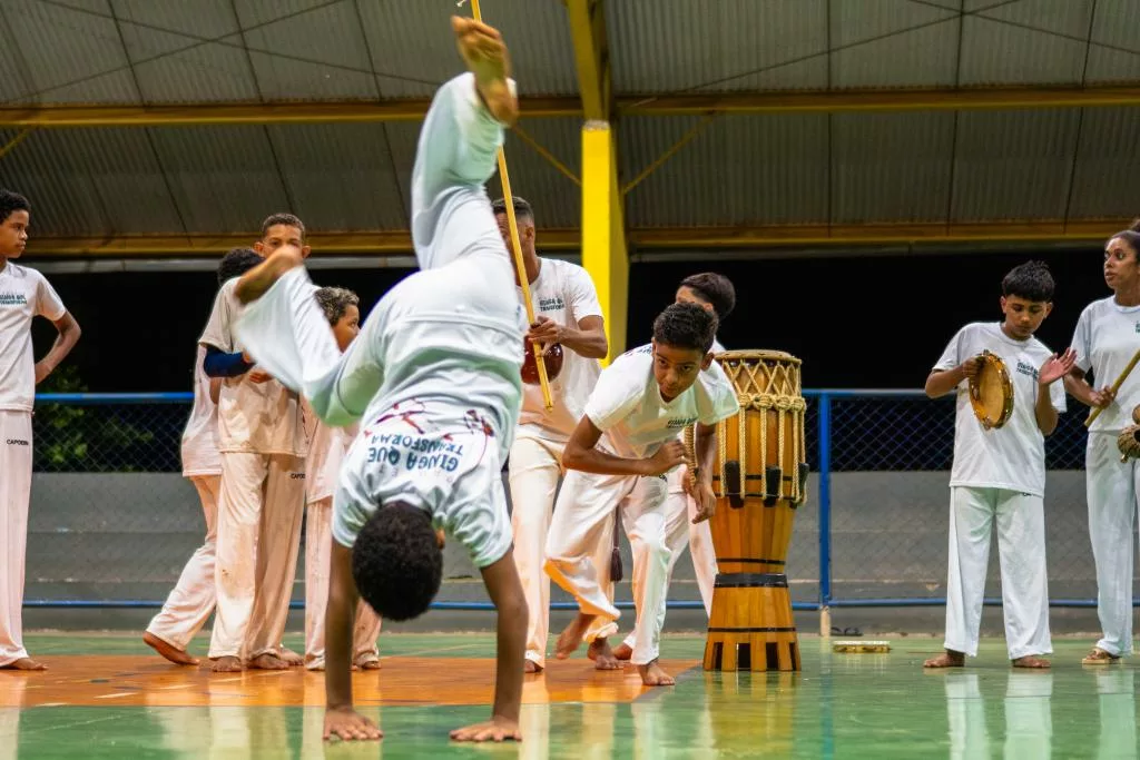 Projeto Ginga que Transforma leva capoeira a comunidades periféricas de Poxoréu