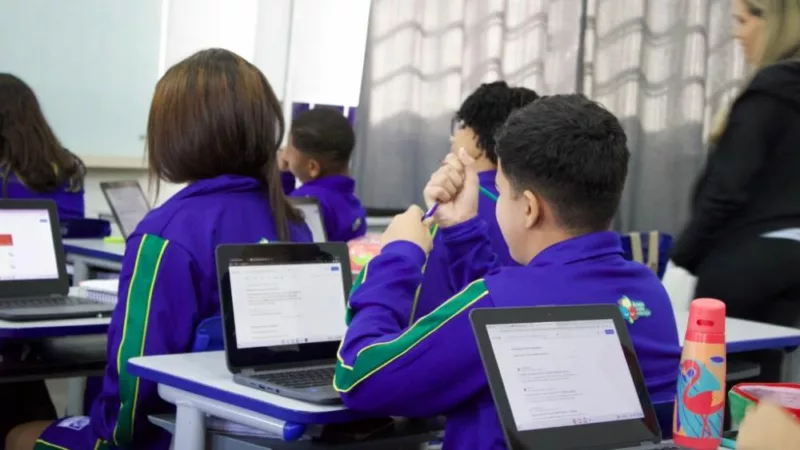 Parceria entre Seduc e Sicredi reforça programa de Educação Financeira da Rede Estadual de Ensino