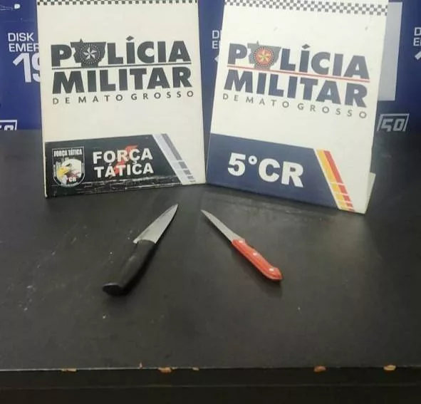 Força Tática prende mulher suspeita por tentativa de homicídio e apreende duas facas em Barra do Garças