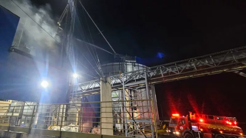 Incêndio em secador de grãos mobiliza bombeiros por mais de 12 horas