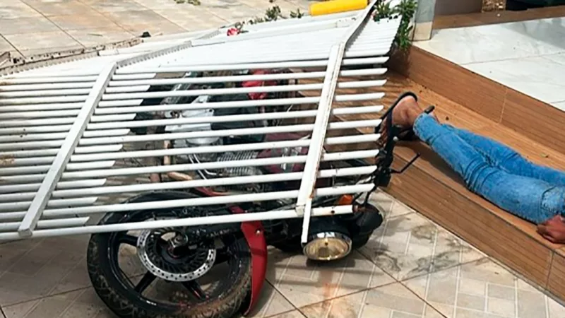 Colíder: condutor é flagrado com moto adulterada, colide em portão durante fuga e acaba detido