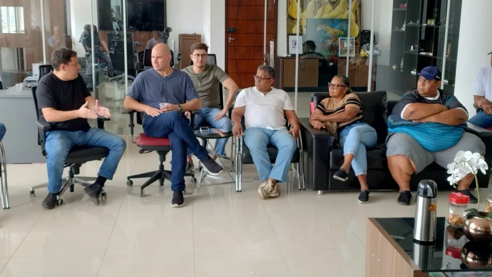Prefeito reúne comerciantes de peixe e vereadores para discutir regularização do setor