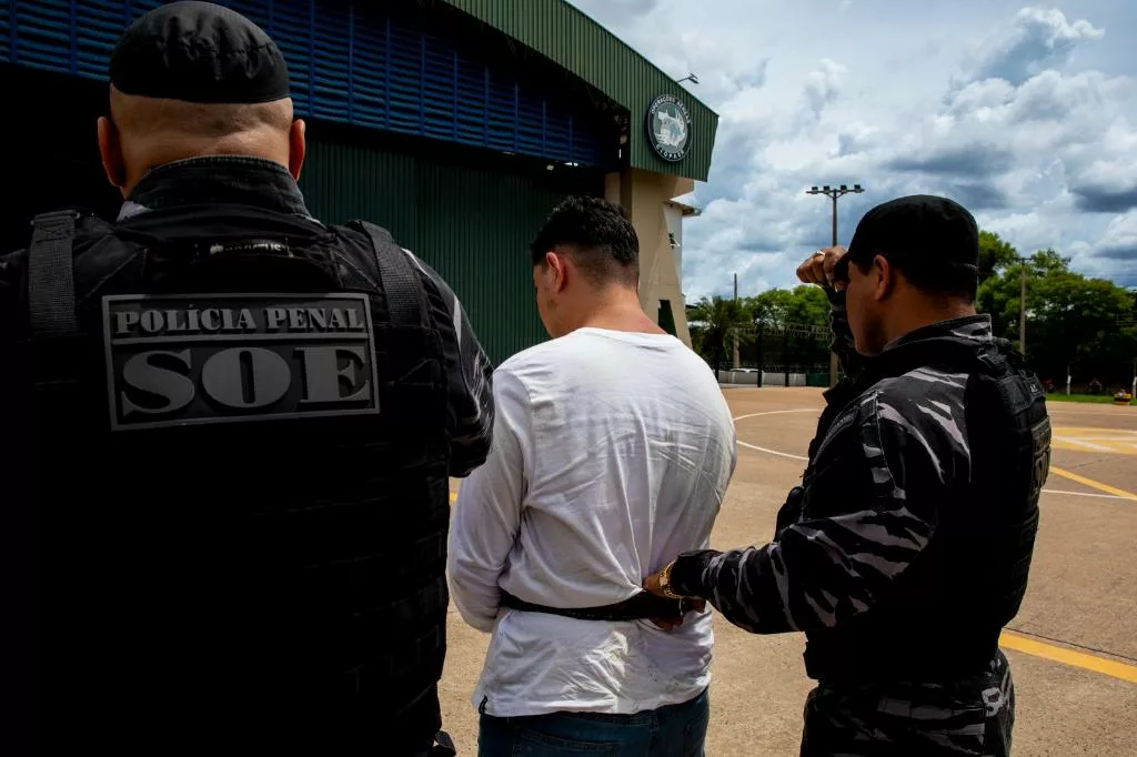 Acusado de matar sargento da PM é transferido para prisão de Cuiabá para responder pelo crime