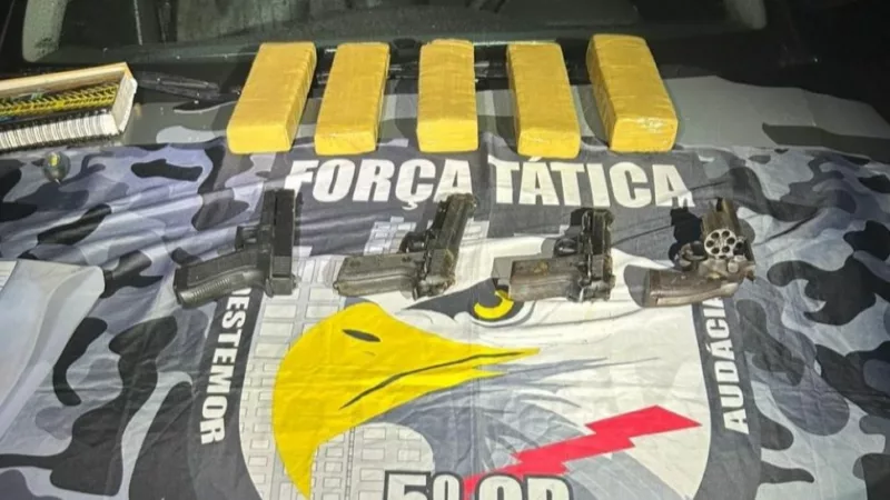 Força Tática apreende armas de fogo e tabletes de maconha com faccionados em Barra do Garças
