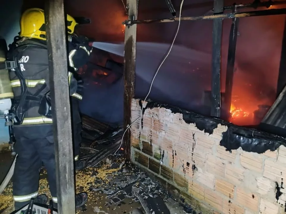 Corpo de Bombeiros combate incêndios em residências em Sinop e Sorriso