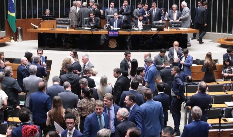 Câmara aprova em dois turnos fim da escala 6×1; veja como votaram deputados de Mato Grosso