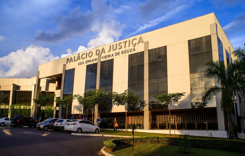 Justiça de MT dá 72 horas para município retomar transporte escolar sob pena de multa de até R$ 100 mil