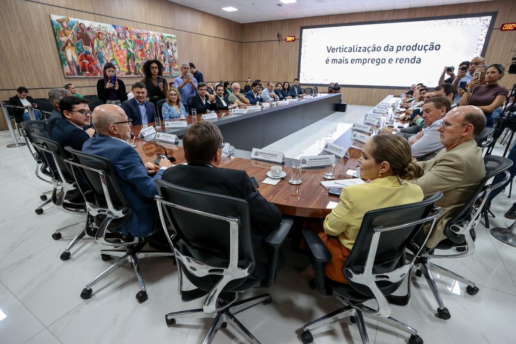 Governo de MT lança programa para transformar algodão em pluma em produtos industrializados dentro do estado