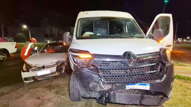 Sinop: condutor bêbado é preso após colisão de carro e furgão; dois feridos