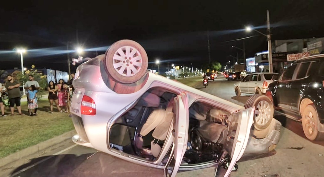Sinop: condutor embriagado é preso após capotar carro em avenida