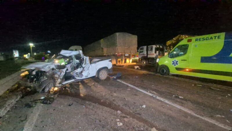 Grave acidente com colisão frontal entre carreta e Fiat Strada deixa motorista morto em viaduto na BR-163, em Sinop