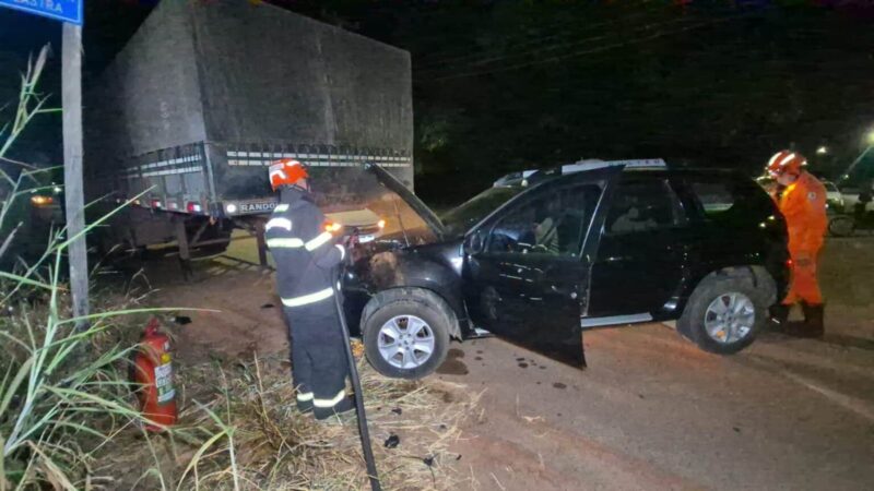 Carro tem princípio de incêndio após colisão em Sinop