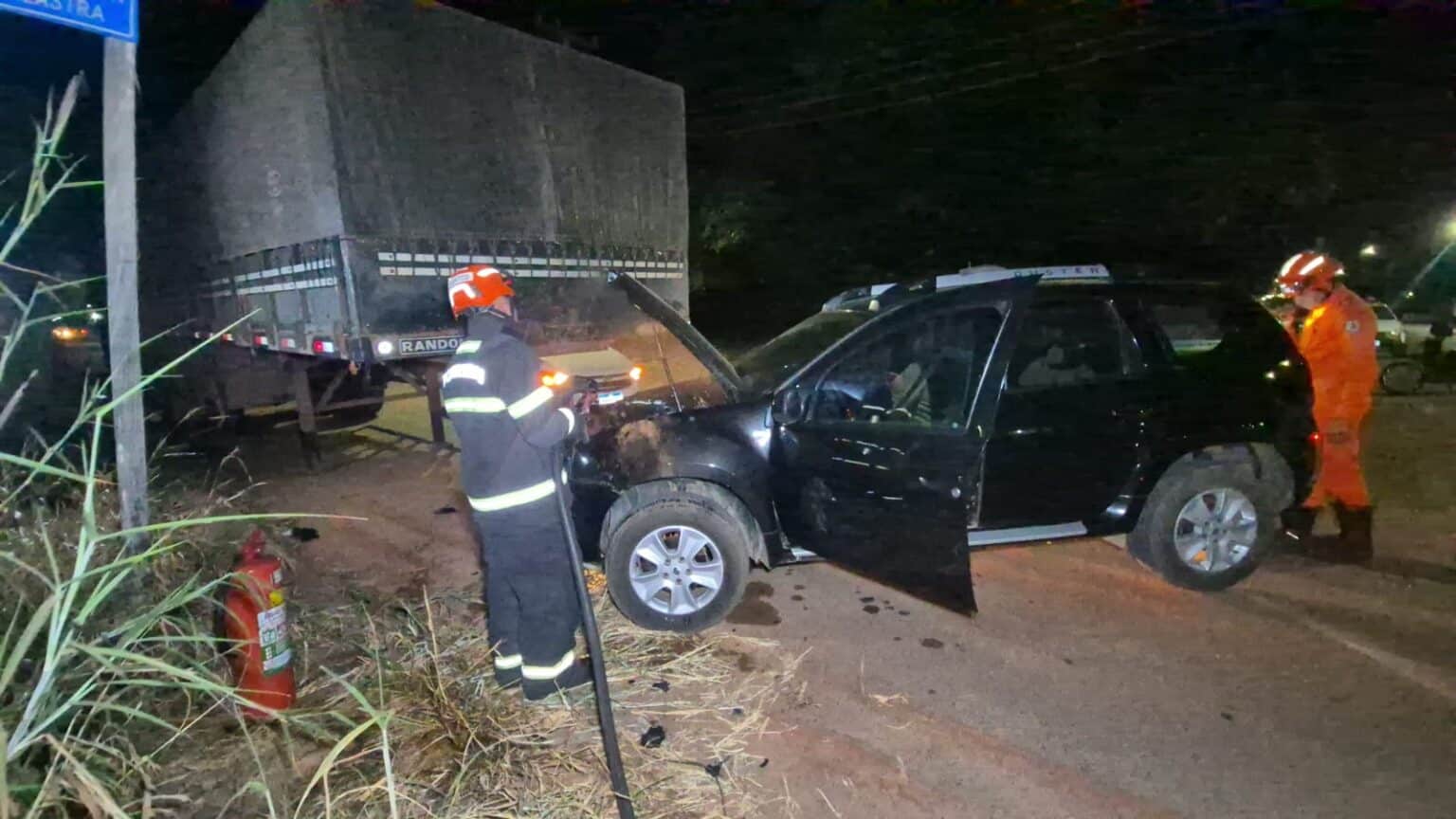 Carro tem princípio de incêndio após colisão em Sinop