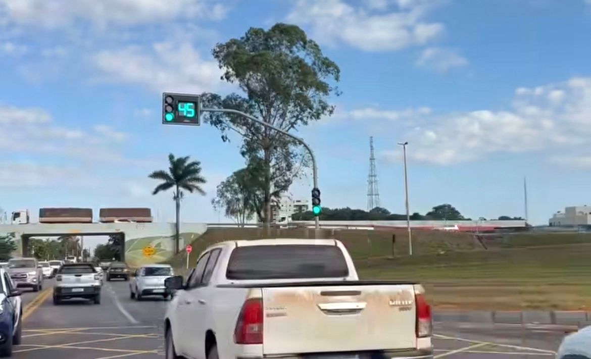 Sinop: começa funcionar semáforo na avenida Alexandre Ferronato de acesso à UFMT e centro