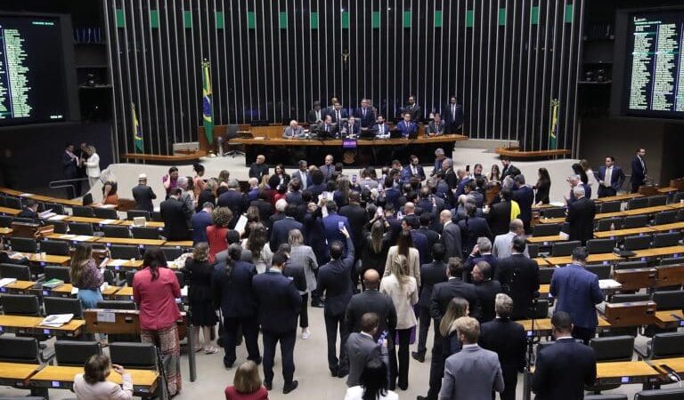 Avança na Câmara dos Deputados projeto para reduzir maioridade penal; mato-grossenses favoráveis